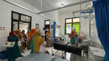 Puskesmas Setabelan-RS PKU Muhammadiyah Solo Gelar Bimtek Persalinan Aman untuk Nakes