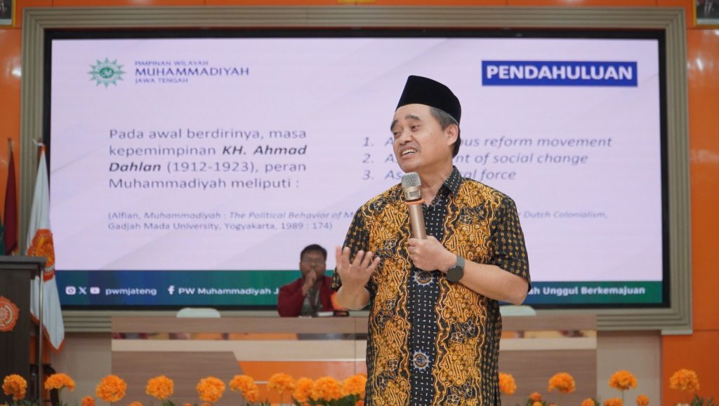 Ketua Pimpinan Wilayah Muhammadiyah (PWM) Jawa Tengah, Tafsir, menjadi salah satu narasumber dalam Akademi Politik DPP Ikatan Mahasiswa Muhammadiyah (IMM) yang digelar pada Jumat, 8 Agustus 2025 di UMPKU Solo.
