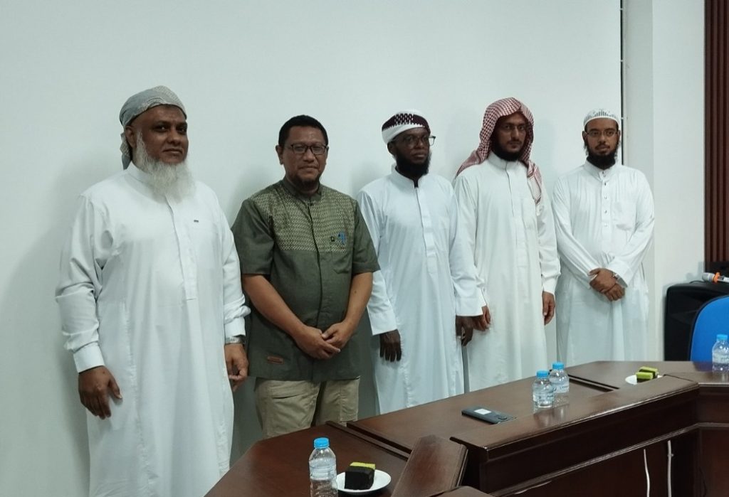 Program Studi Ilmu Al-Qur’an dan Tafsir (IQT) Fakultas Agama Islam (FAI) Universitas Muhammadiyah Surakarta (UMS) menerima kunjungan silaturahmi akademik dari para akademisi alumnus Universitas Islam Madinah (UIM), Arab Saudi.