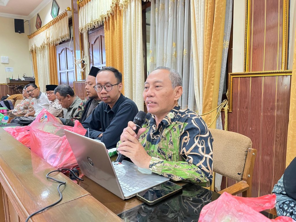 Majelis Pustaka dan Informasi (MPI) Pimpinan Daerah Muhammadiyah (PDM) Kota Surakarta menggelar Focus Group Discussion (FGD) bertema Membangun Cabang dan Ranting, Masjid Unggul PDM Kota Solo, Sabtu (9/8/2025).
