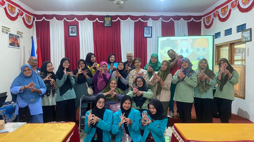 Tim Program Kreativitas Mahasiswa-Pengabdian Masyarakat (PKM-PM) Universitas Muhammadiyah Surakarta (UMS) meraih pendanaan tahun 2025 melalui program inovatif bertajuk “Maumere Terasik: Integrasi Motosensorik dan Self Confident Anak Down Syndrome Melalui Seni Tari dan Land Based Modification di SLB D1 Surakarta”.