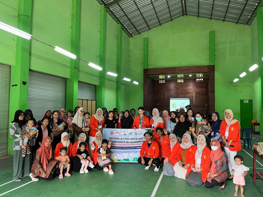 Penyuluhan Gizi Seimbang dari UMPKU Solo untuk Ibu dan Balita Joyotakan