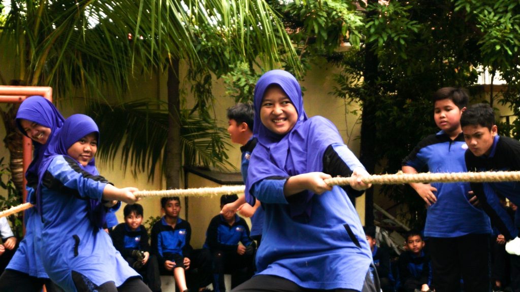 SMP Muhammadiyah Program Khusus (PK) Kottabarat Solo merayakan Hari Ulang Tahun ke-80 Kemerdekaan Republik Indonesia dengan cara unik dan kreatif. Pada Selasa (19/8/2025), ratusan siswa kelas 7, 8, dan 9 mengikuti event CATUR atau Celebrating Seventeen August with PR IPM PK yang dikemas meriah oleh Pimpinan Ranting IPM sekolah.