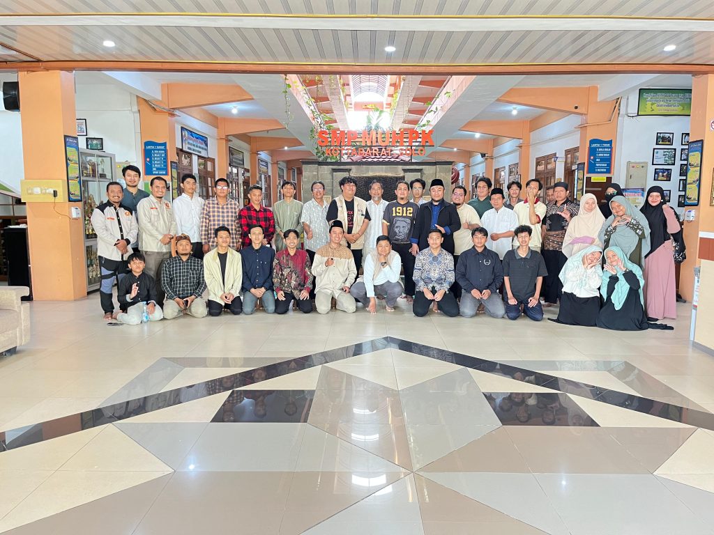 Pimpinan Daerah Pemuda Muhammadiyah (PDPM) Kota Solo menggelar pelatihan media pada Minggu (24/8/2025) di SMP Muhammadiyah Program Khusus Kottabarat Solo. Kegiatan yang diikuti 40 peserta dari cabang, ranting, dan masjid ini mengusung tema “Digital Power for Dakwah: Dari Like Jadi Impact”.