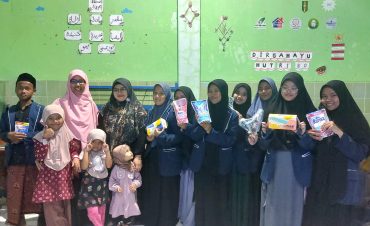 Tim Pengabdian UMS Sosialisasi Cegah Penyakit di Lingkungan Pesantren