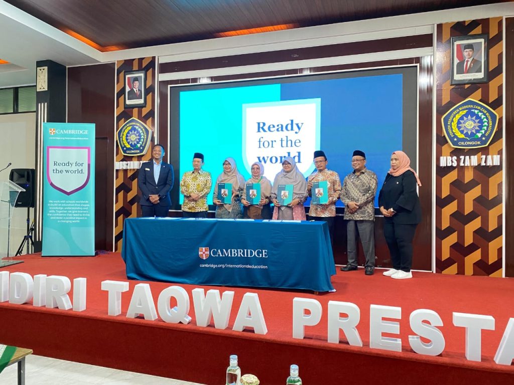 SD Muhammadiyah PK Banyudono Boyolali terus memperkuat langkah menuju sekolah berstandar internasional. Hal ini dibuktikan dengan penandatanganan Memorandum of Understanding (MoU) bersama Cambridge pada Sabtu, (16/8/2025) di Aula Ponpes Zam Zam 3 Banyumas.
