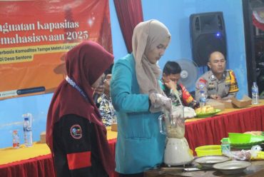 Mahasiswa UMS Latih Warga Sentono Olah Nugget Tempe Ayam Sehat Bernilai Jual