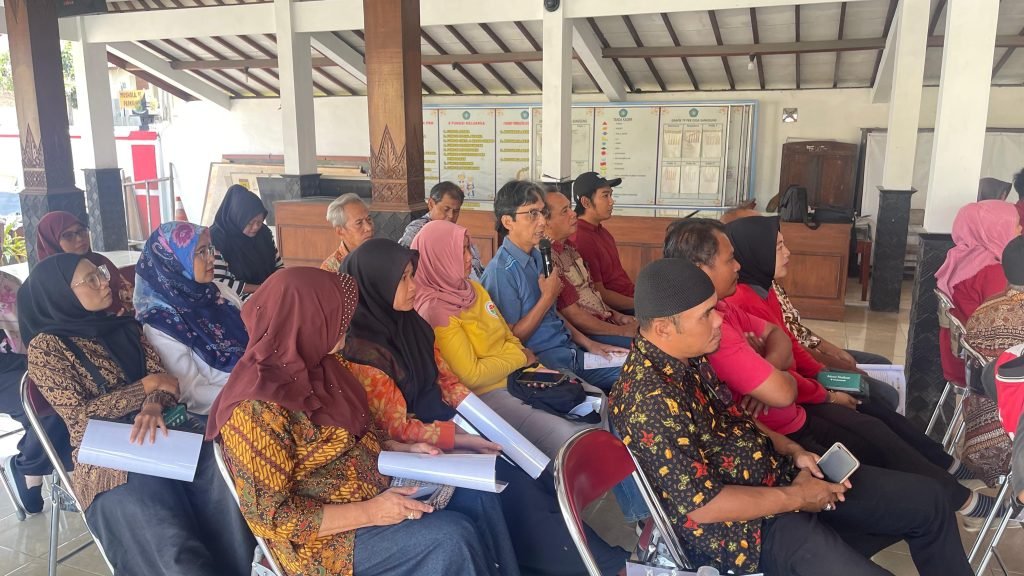 Pimpinan Komisariat Ikatan Mahasiswa Muhammadiyah (PK IMM) Ar-Razi Fakultas Kedokteran Universitas Muhammadiyah Surakarta (FK UMS) berhasil meloloskan program Peningkatan Kapasitas Organisasi Kemahasiswaan (PPK Ormawa) tahun 2025. Program ini mengangkat topik kesehatan mata dengan fokus pada pencegahan kebutaan akibat katarak melalui edukasi dan deteksi dini di Desa Sanggung, Sukoharjo.