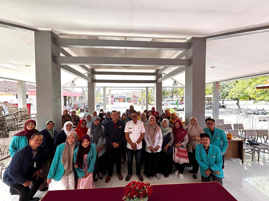 Tim Pengabdian Universitas Muhammadiyah Surakarta (UMS) meluncurkan aplikasi yang mendukung pelayanan kesehatan pada ibu dan anak. Aplikasi tersebut bernama Si-Bunda, singkatan dari Sistem Informasi untuk Kesehatan Bunda dan Ananda.