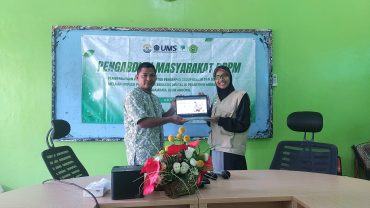 Dorong Literasi Kesehatan, Tim UMS Latih Penggunaan Sistem Poskestren Digital