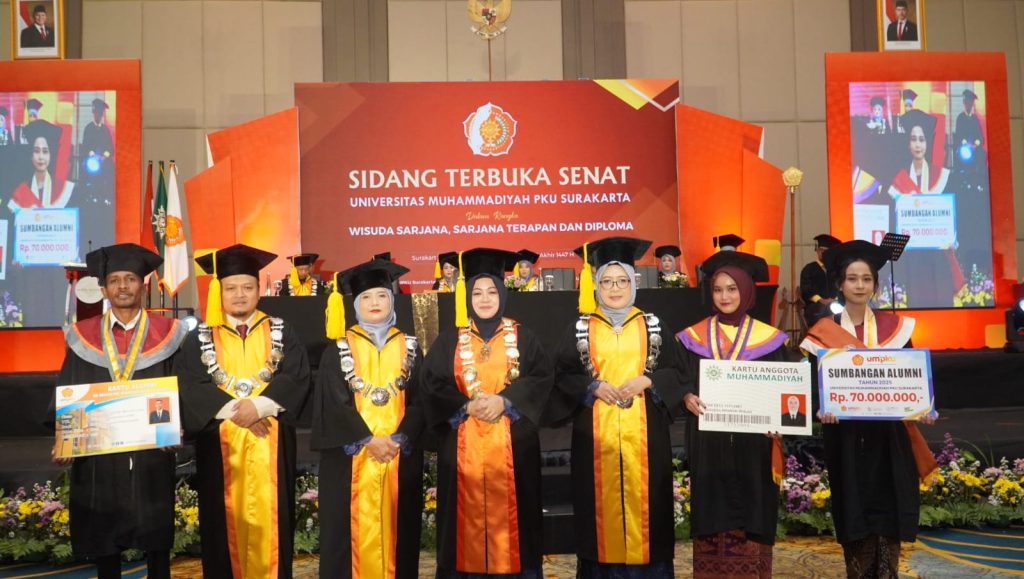 Wisuda Perdana UM PKU Solo Diikuti 720 Lulusan