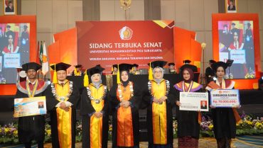 Wisuda Perdana UM PKU Solo Diikuti 720 Lulusan