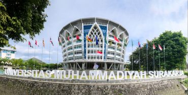 FEB UMS Lepas 337 Calon Alumni, Tekankan Integritas dan Totalitas Kerja