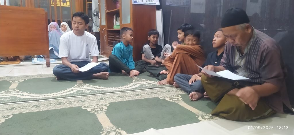 Takmir Masjid Al Kautsar Serengan kembali menyelenggarakan pengajian bulanan pada Senin (1/9/2025) bakda Maghrib hingga Isya di Masjid Al Kautsar, Serengan, Solo. Kegiatan ini diikuti sekitar 45 jemaah yang terdiri dari warga Muhammadiyah-Aisyiyah Serengan, serta jemaah Masjid Al Kautsar.