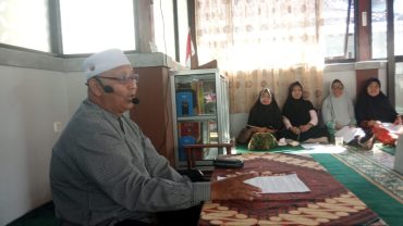 Amar Ma’ruf Uraikan Keistimewaan Rasulullah SAW dalam Pengajian Rutin Kemlayan