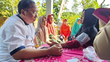 Mahasiswa Profesi Fisioterapis UMS Gagas Program Edukasi Keseimbangan Tubuh untuk Lansia