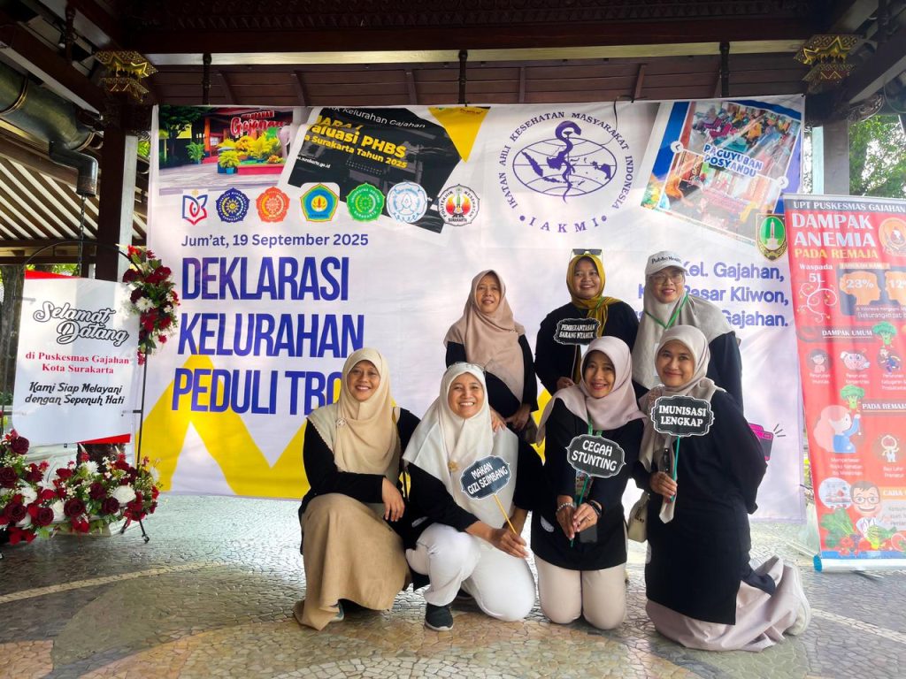 Kelurahan Gajahan, Kecamatan Pasar Kliwon, mendeklarasikan diri sebagai Kelurahan Peduli TBC dalam kegiatan bertema “JUSE (Jumat Sehat) – Mawar Putih di Gajahan” di Dalem Joyokusuman, Jumat (19/9/2025).