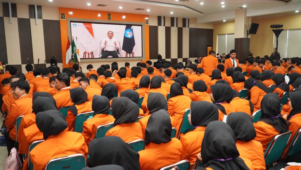 Universitas Muhammadiyah PKU (UMPKU) Solo membekali para mahasiswa baru padar kegiatan Pengenalan Kehidupan Kampus bagi Mahasiswa Baru (PKKMB) yang digelar 1-2 September 2025 di Auditorium UMPKU Solo.