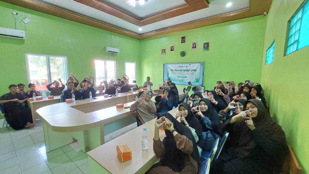 Tim Pengabdian Masyarakat Universitas Muhammadiyah Surakarta melalui program pengabdian dari Direktorat Penelitian dan Pengabdian Masyarakat (DPPM) menyelenggarakan kegiatan pengabdian masyarakat di Pesantren Muhammadiyah Mambaul Ulum Andong. Kegiatan dihadiri seluruh warga pesantren, termasuk 27 santri dan sembilan pengurus pesantren.