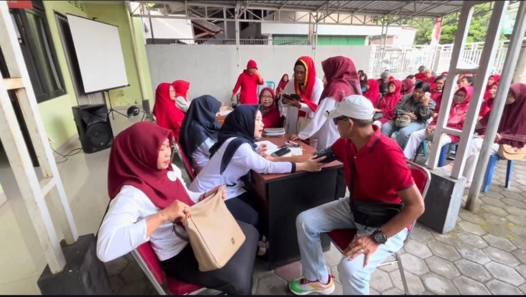 Tim mahasiswa Profesi Fisioterapis Universitas Muhammadiyah Surakarta (UMS) Angkatan 10 menggelar penyuluhan kesehatan bertema “Risiko Jatuh pada Lansia” dalam kegiatan Program Pengelolaan Penyakit Kronis (PROLANIS) Selaras di Puskesmas Grogol, Kabupaten Sukoharjo.