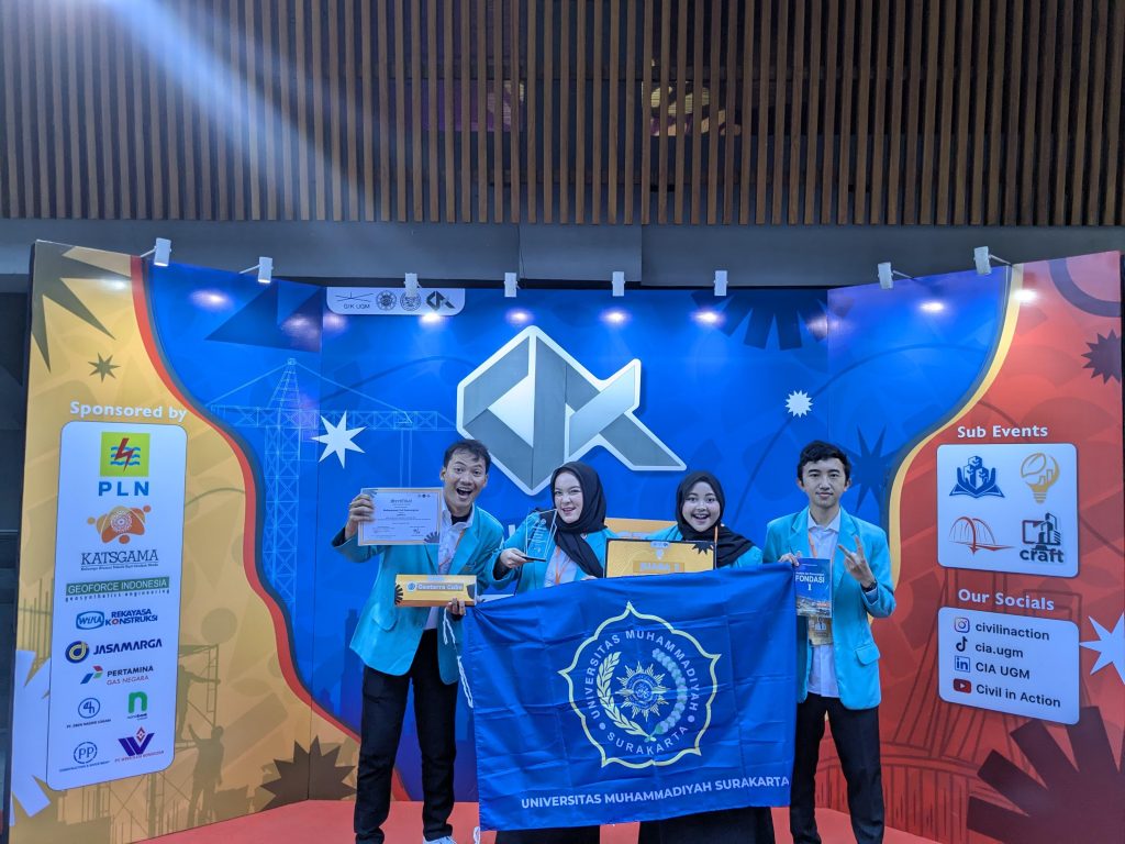 Prestasi membanggakan kembali diraih mahasiswa Universitas Muhammadiyah Surakarta (UMS). Tim GEOTERRA CUBE dari Program Studi Teknik Sipil berhasil meraih Juara 3 pada ajang Civil Innovation Challenge (CIC) 2025 yang diselenggarakan Universitas Gadjah Mada (UGM) Tahun 2025.