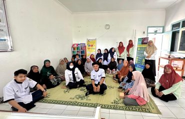 Cegah Osteoarthritis, Tim Fisioterapis UMS Aksi Nyata lewat Penyuluhan di Sukoharjo