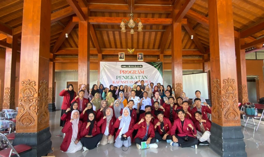 Tim Program Penguatan Kapasitas Organisasi Kemahasiswaan (PPK Ormawa) Ikatan Mahasiswa Muhammadiyah (IMM) Averroes Fakultas Teknik Universitas Muhammadiyah Surakarta (UMS) meluncurkan dua program unggulan di Desa Jati, Kecamatan Gatak, Sukoharjo.