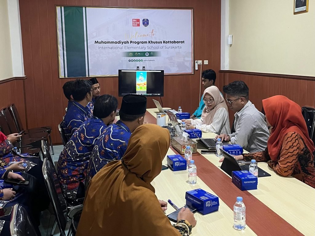 UMS Bikin Aplikasi ARGeo Code untuk Pembelajaran Geometri Berbasis Augmented Reality