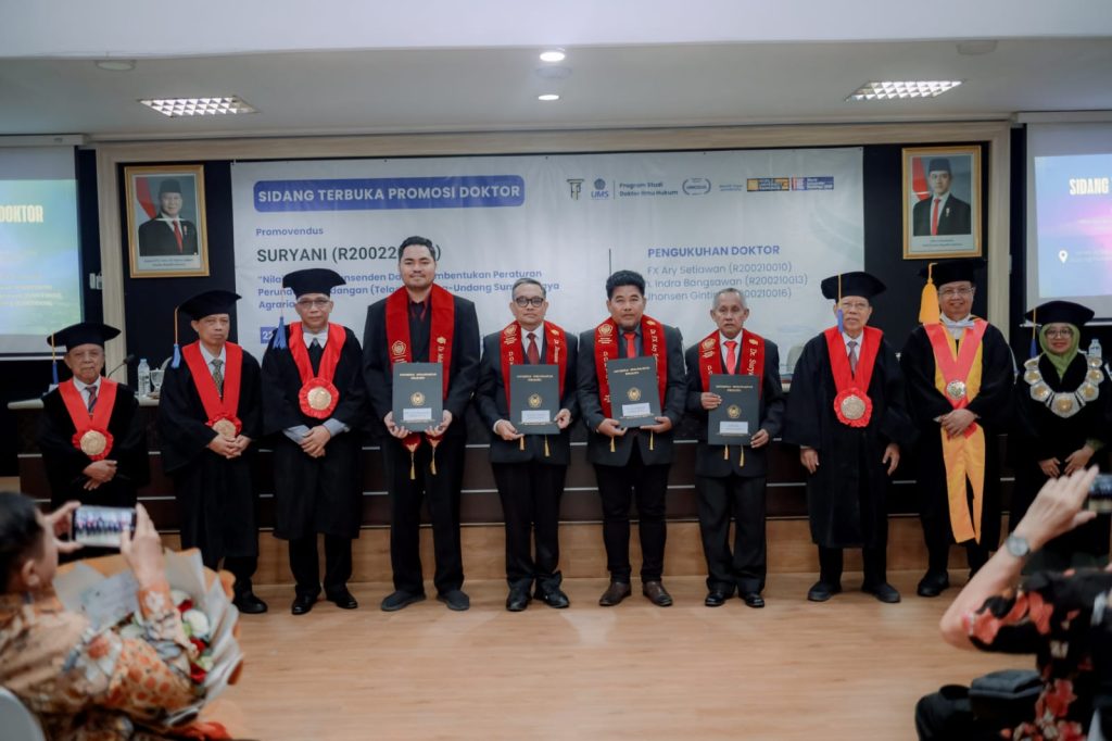 UMS Kukuhkan 4 Doktor Ilmu Hukum, Disertasi Soroti Urgensi Hukum Transenden