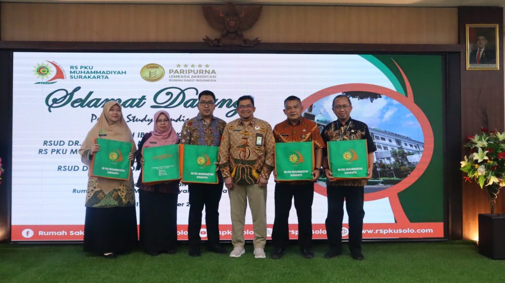RS PKU Muhammadiyah Solo menerima kunjungan studi banding dari delapan rumah sakit dalam rangka berbagi pengalaman mengenai tata kelola klaim JKN pada implementasi uji coba IDRG, rekam medis elektronik, serta pelayanan laboratorium.