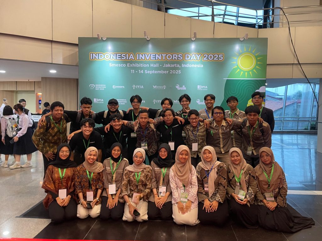 Universitas Muhammadiyah Surakarta (UMS) mengukir prestasi dalam ajang kompetisi Indonesia Inventors Day (IID) 2025 pada 11-14 September 2025 di Smesco Exhibition Hall, Jakarta, Indonesia. UMS yang berkekuatan lima tim meraih dua medali perak dan tiga medali perunggu melalui inovasi dan kreativitas mahasiswa.