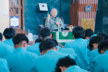 Rektor UMS Beri Tausiyah Mahasiswa Baru: Ikhtiar, Doa, dan Pemanfaatan Ilmu