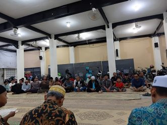 PCM Solo Selatan Gelar Pengajian Tafsir Surat Yasin di Masjid Nur Mirah