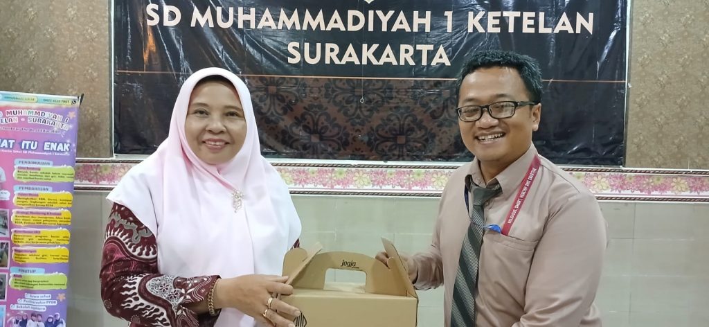 Sebanyak 14 pengurus Badan Kerjasama Sekolah (BKS) SD/MI Muhammadiyah se-Kabupaten Sleman melakukan studi komparatif ke SD Muhammadiyah 1 Solo, Selasa (16/9/2025). Kegiatan tersebut dalam rangka meningkatkan kualitas layanan sekolah.