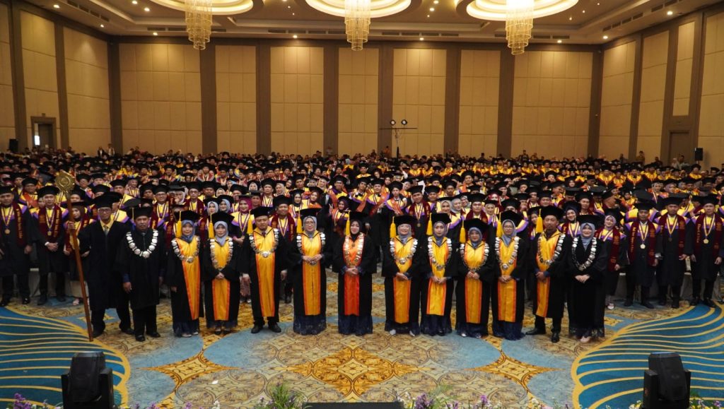 Universitas Muhammadiyah PKU (UM PKU) Surakarta mewisuda 720 lulusan, Sabtu (27/9/2025). Wisuda tersebut menjadi wisuda pertama setelah perguruan tinggi tersebut bertransformasi menjadi universitas.