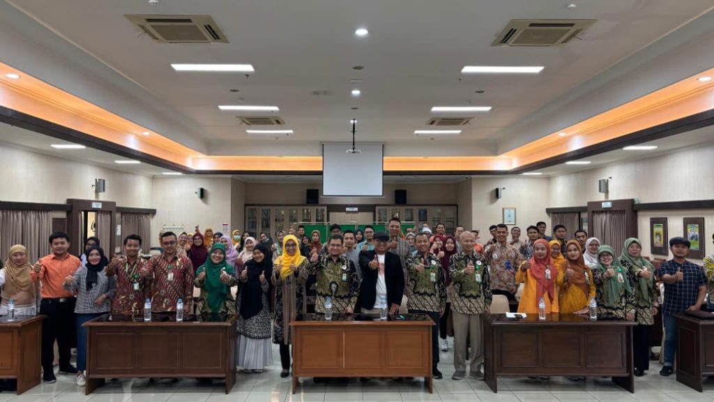 RS PKU Muhammadiyah Solo menggelar Workshop Konten Kreator Rumah Sakit bertema “From Hospital to Viral: Boost Your Brand with Creative Content”. Kegiatan ini diikuti 33 karyawan internal serta 20 peserta dari 15 rumah sakit Solo Raya, Kebumen, dan Kudus.