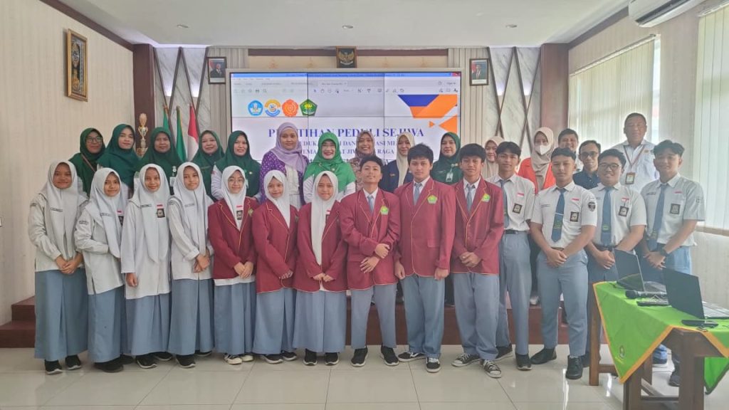 Tim Hibah PKM Universitas Muhammadiyah PKU (UMPKU) Solo yang terdiri dari Dosen Program Studi Sarjana Kebidanan, Program Studi DIV Elektromedis, dan mahasiswa Prodi Sarjana Kebidanan telah melaksanakan pelatihan PEDULI SEJIWA (Pusat Edukasi Diri dan Literasi Mental Remaja Sehat Jiwa dan Raga).