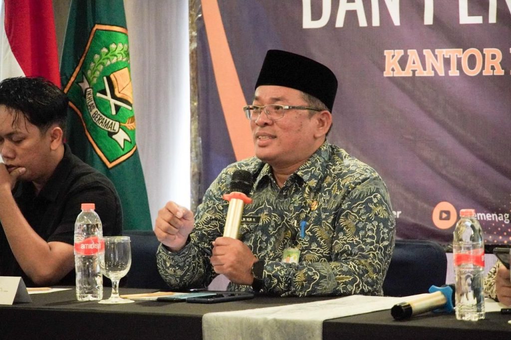 Kantor Kementerian Agama (Kemenag) Kota Solo menggelar Workshop Digitalisasi Layanan dan Pengelolaan Media Sosial pada Kamis (18/9/2025) di Hotel FIM by Zigna, Solo. Kegiatan ini diikuti 49 peserta yang terdiri dari humas madrasah negeri maupun swasta, pondok pesantren, serta guru agama lintas agama.