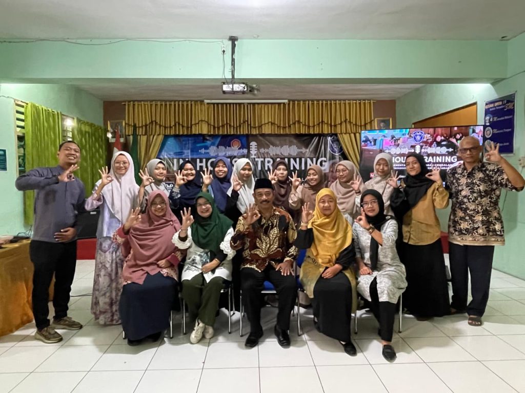 SMA Muhammadiyah 3 Solo mengambil langkah progresif dalam upaya peningkatan mutu pendidikan dengan menyelenggarakan kegiatan In House Training (IHT) bertema “Implementasi Pembelajaran Mendalam untuk Peningkatan Kualitas Mengajar Guru” pada Sabtu (4/10/2025).