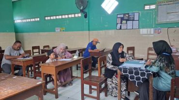 Gantungan Kunci, Kisah Hangat di Penerimaan Hasil Asesmen Sumatif 1 SMP Muh 6 Solo