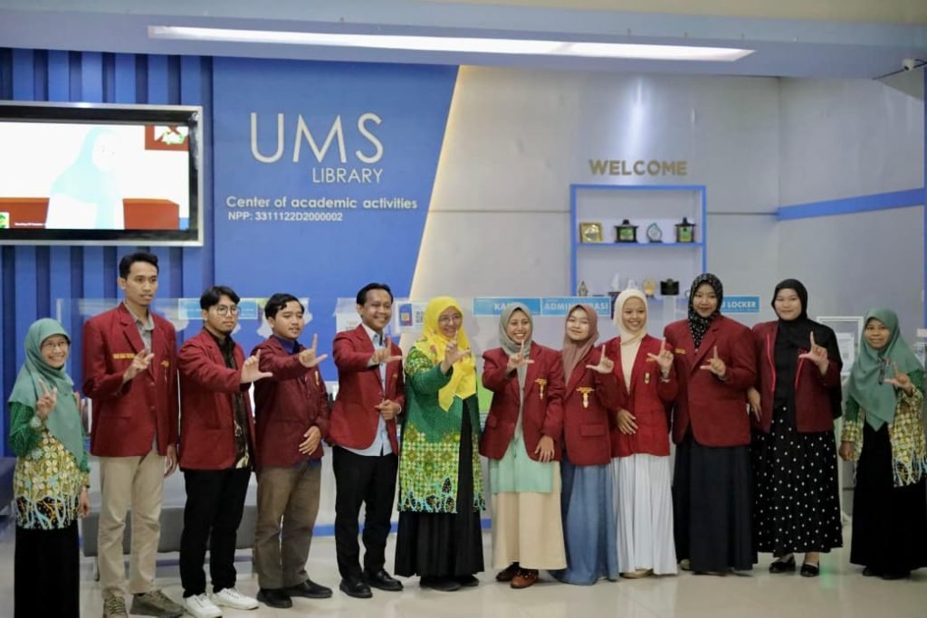 Unit Pelaksana Teknis (UPT) Perpustakaan dan Pusat Layanan Digital Universitas Muhammadiyah Surakarta (UMS) menerima kunjungan silaturahmi dari jajaran Dewan Pimpinan Daerah Ikatan Mahasiswa Muhammadiyah (DPD IMM) Jawa Tengah pada Sabtu, (18/10/2025).