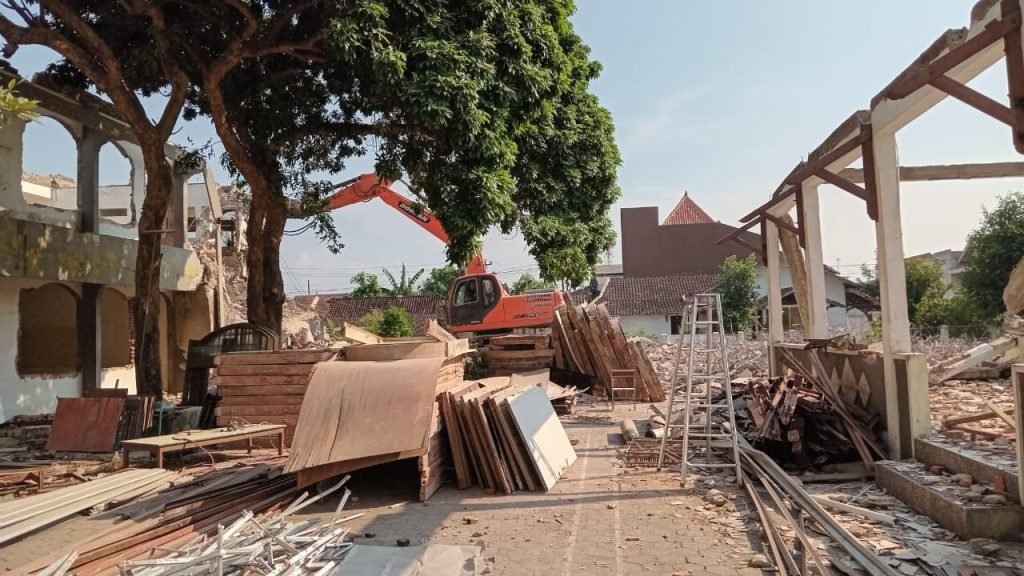 Pondok Hajjah Nuriyah Shabran Universitas Muhammadiyah Surakarta (UMS) atau yang akrab disebut Pondok Shabran UMS, segera memulai pembangunan gedung baru sebagai langkah nyata dalam meningkatkan fasilitas mahasantri.