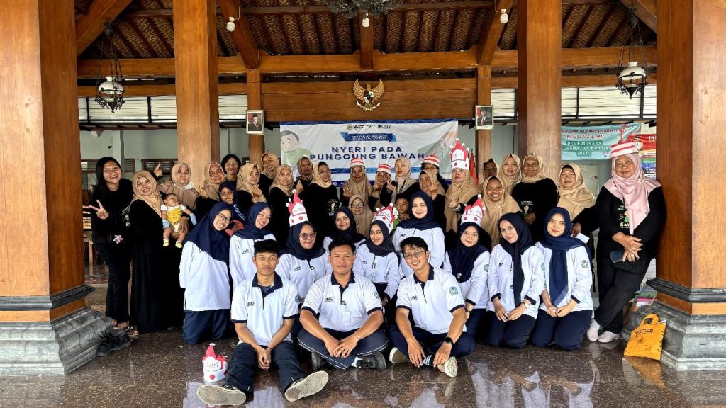 Sebanyak 12 mahasiswa Pendidikan Profesi Fisioterapis Universitas Muhammadiyah Surakarta (UMS) angkatan X yang bertugas di Puskesmas Baki menggelar penyuluhan kesehatan bertajuk “Kenali dan Cegah Nyeri Punggung Bawah”.