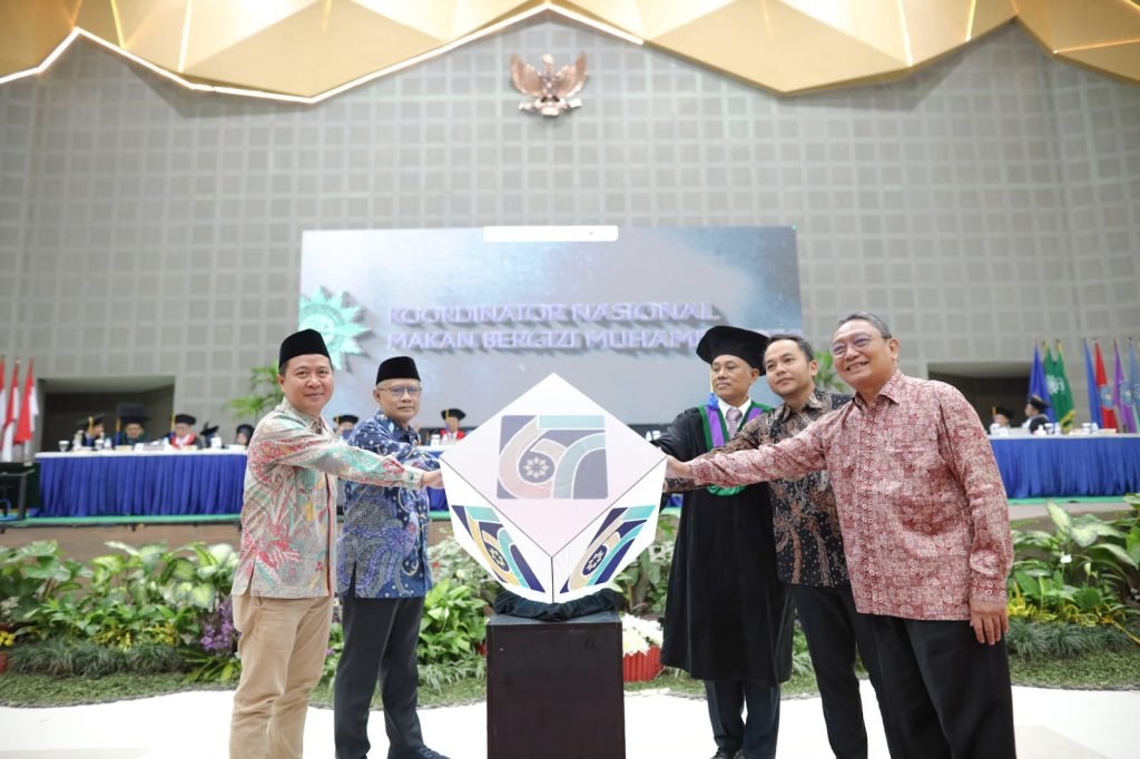 Pelaksanaan upacara Hari Jadi ke-67 Universitas Muhammadiyah Surakarta (UMS) tidak hanya sebatas kegiatan seremonial saja. Satuan Pelayanan Pemenuhan Gizi (SPPG) atau dapur umum yang dikoordinasikan Koordinator Nasional (Kornas) resmi dibuka pada Jumat, (24/10/2025).