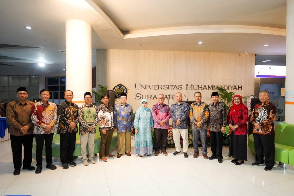 Universitas Muhammadiyah Surakarta (UMS) memperkuat kolaborasi dengan Mahkamah Agung (MA) Republik Indonesia (RI) dan lingkungan peradilan agama dalam upaya pengembangan pendidikan hukum, peningkatan kualitas sumber daya manusia, serta penguatan jejaring akademik di bidang hukum dan keislaman.