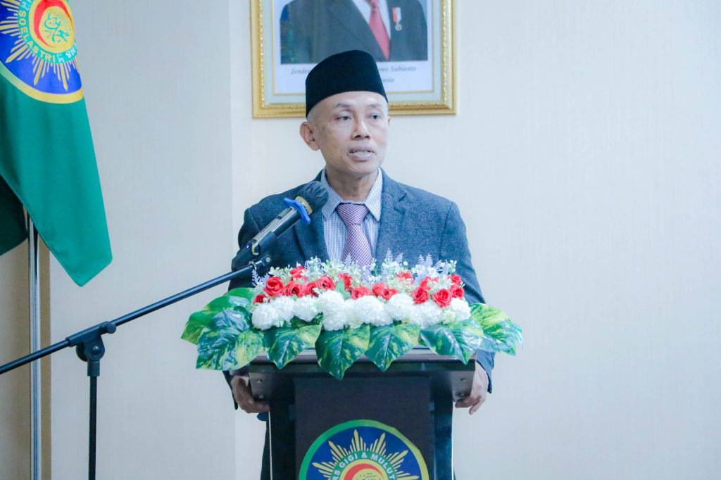 Universitas Muhammadiyah Surakarta (UMS) melantik jajaran direksi baru Rumah Sakit Gigi dan Mulut (RSGM) “Soelastri” untuk masa jabatan 2025–2029. Prosesi Pelantikan dan Serah Terima Jabatan (Sertijab) berlangsung khidmat pada Rabu (1/10/2025) di Ruang Pertemuan Lantai 9 RSGM Soelastri.