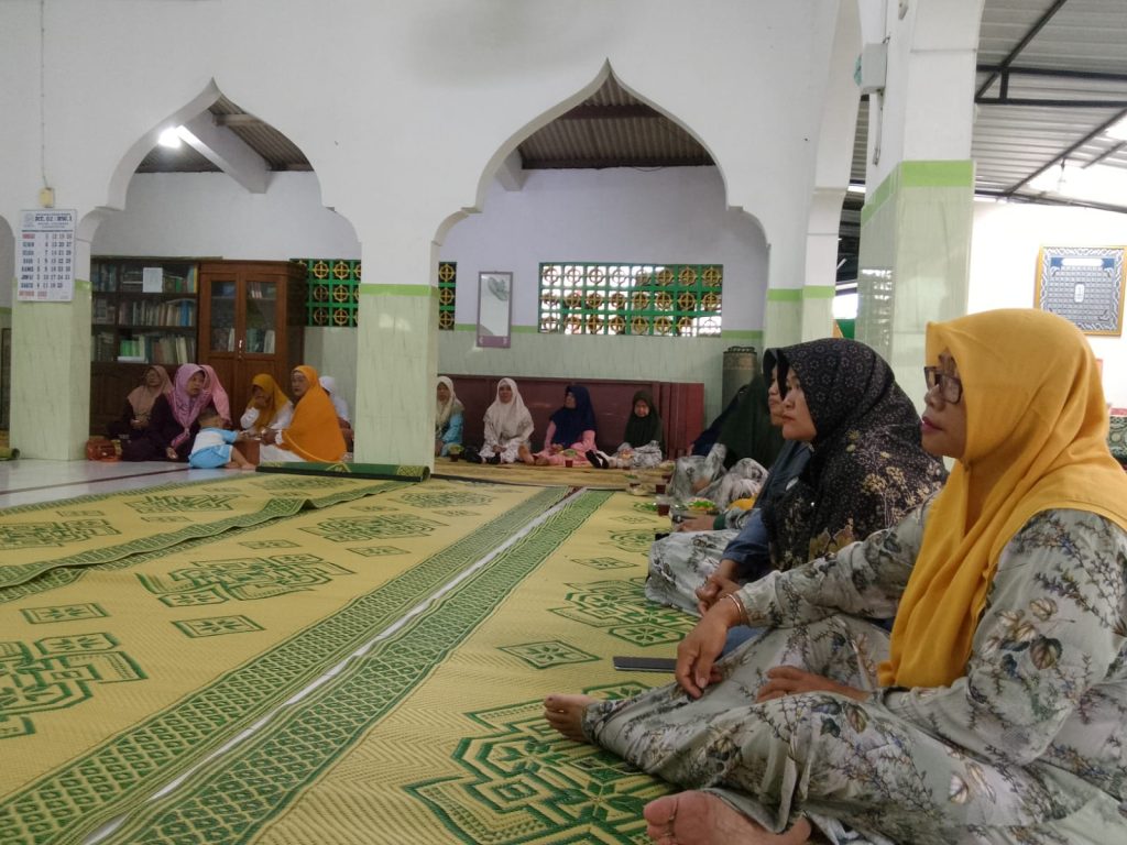 Pimpinan Ranting Muhammadiyah Bolon kembali menggelar pengajian bulanan Minggu Legi, bersama para kader dan simpatisan Muhammadiyah di Bolon Colomadu Karanganyar, Minggu (26/10/2025).