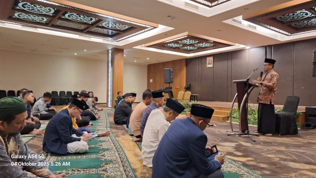 Dalam suasana hening nan khidmat di Hotel Le Polonia Medan, ratusan peserta Bimbingan Teknis (Bimtek) Pembelajaran Mendalam (PM), KKA, dan PPK Region Sumatera Utara mendapatkan siraman rohani dari Ustaz Pujiono, salah satu tokoh Majelis Tabligh Pimpinan Wilayah Muhammadiyah (PWM) Jawa Tengah.