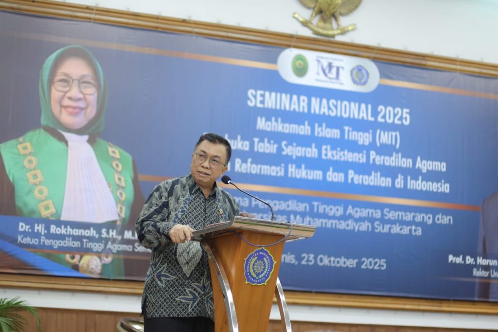 Universitas Muhammadiyah Surakarta (UMS) menjadi tuan rumah penyelenggaraan Seminar Nasional Mahkamah Islam Tinggi (MIT) dengan mengangkat tema “Pembuka Tabir Sejarah Eksistensi Peradilan Agama dalam Reformasi Hukum dan Peradilan di Indonesia”, Kamis (23/10/2025).