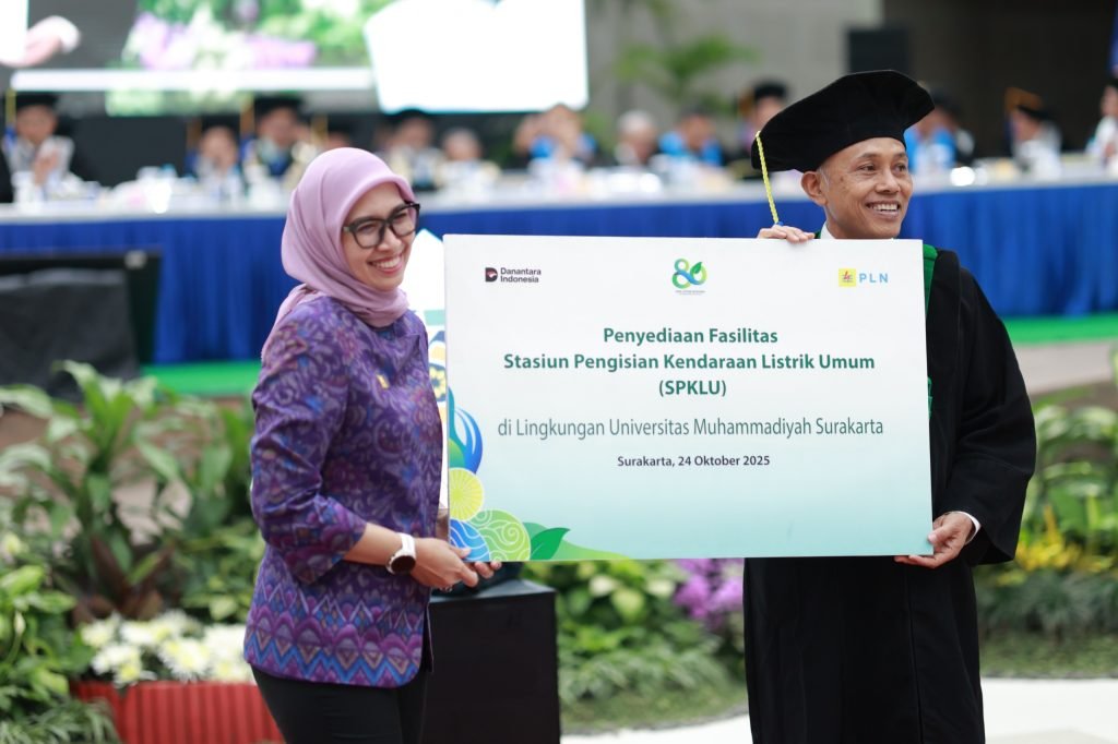 Dorong Kampus Jadi Laboratorium Inovasi Energi, PLN Beri UMS Fasilitas SPKLU dan Mini RTU SCADA